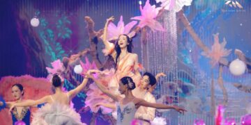 Châu Bùi Thăng Hoa Trên Sân Khấu Chung Kết: Khi Thời Trang, Âm Nhạc Và Nghệ Thuật Giao Thoa