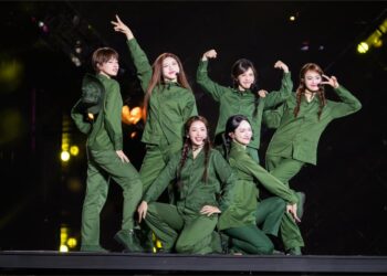 Trang Pháp hát Mãi Là Người Việt Nam cùng các nghệ sĩ, mang lại cái kết trọn vẹn cho concert yêu nước