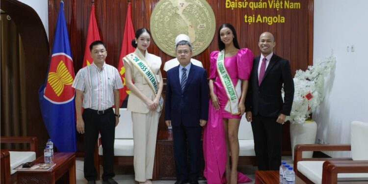 Thanh Thủy thăm Đại sứ quán Việt Nam, Bộ Ngoại giao Angola và làng Việt Nam trong chuyến công du Angola