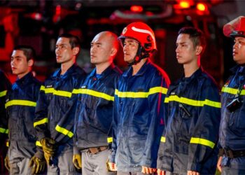 Dàn cast Chiến Sĩ Quả Cảm xé lòng nghe Trung tá Lê Tấn Châu kể lại nỗi ám ảnh từ sau vụ cháy chung cư Carina