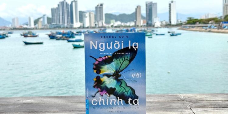 ‘Người lạ với chính ta’ – Cuốn sách khiến ta nhìn lại cách hiểu về bản thân và người khác