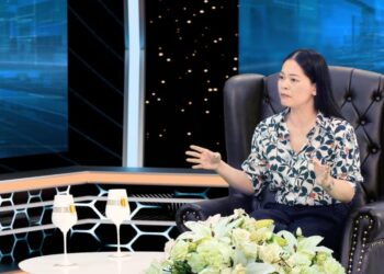 Đạo diễn Nguyễn Thị Thắm khuyên người trẻ hãy cầm máy và quay với tất cả đam mê