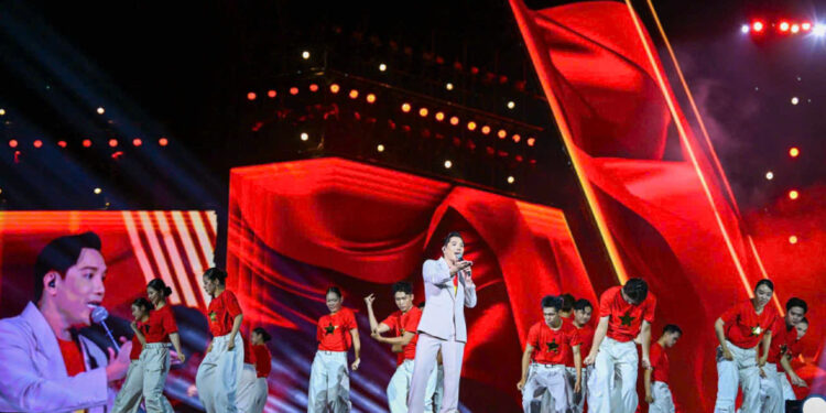 Minh Beta: “Cả đời cặm cụi làm doanh nhân… nhưng hạnh phúc nhất là được hát cho Tổ quốc”