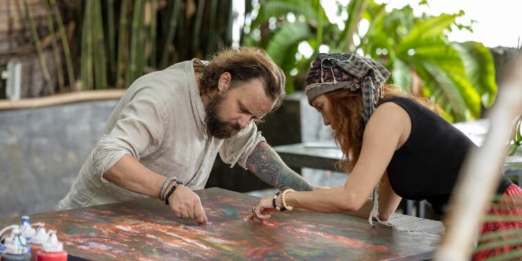    Vợ chồng Phùng Thanh Hà và Benjamin Schiller- Hành trình chuyển hóa từ tình yêu đến tranh vẽ