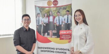 Hoa Hậu Lê Nguyễn Bảo Ngọc giảng dạy tại Đại Học Thammasat, Thái Lan