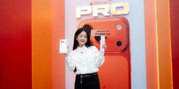 MC Sam, DJ Mie cùng dàn sao Việt ‘đập hộp’ iPhone 17 Pro Max sớm nhất Việt Nam