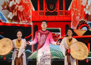 Tình Bolero bùng nổ sắc màu qua giai điệu hát Xẩm, Múa Chén và Hò Lý của Hái Gia Liu