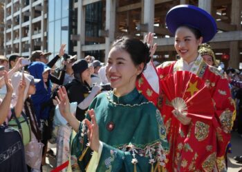 Hoa hậu Thanh Thủy, Thạc sĩ Phạm Kim Dung diễu hành cổ phục, quảng bá văn hóa Việt tại Osaka Expo 2025 Nhật Bản