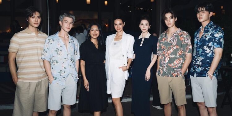 Hoa hậu Tiểu Vy gặp gỡ mỹ nam Hàn Quốc