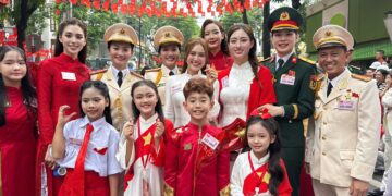 Ba thế hệ Miss World Vietnam hoà giọng cùng dàn nghệ sĩ hát chào mừng Quốc khánh 2/9