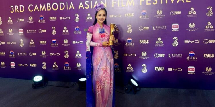 “Đoá hoa mong manh” giành giải Âm nhạc xuất sắc nhất tại Cambodia Asian Film Festival – Giải thưởng quốc tế thứ 19