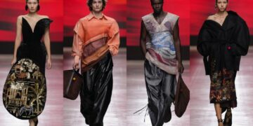 NTK Phan Đăng Hoàng lần thứ 2 gây tiếng vang tại kinh đô thời trang, đưa nhiều chất liệu lụa Việt Nam ra thế giới 