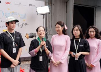 Đạo diễn Lê Thiện Viễn khai máy “Thơ tình gởi Ma-sơ”: Từ xóm đạo quê nhà đến câu chuyện tình dang dở trên màn ảnh