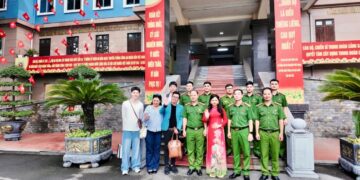 Nữ doanh nhân Anna Yến Phượng thăm hỏi thân tình tại Trung Đoàn Cảnh sát 