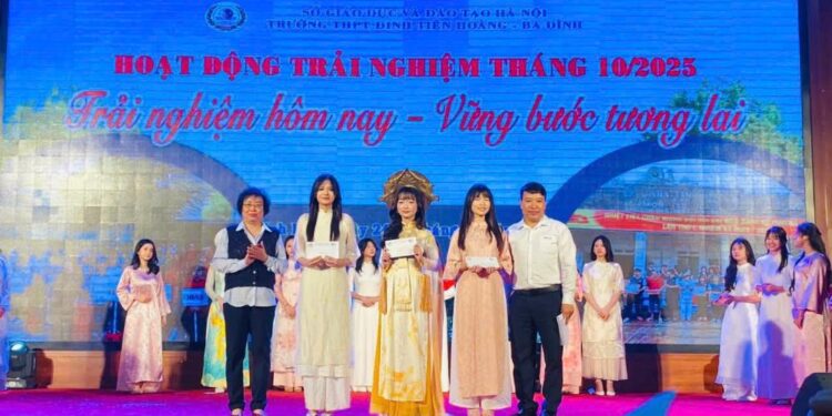 Đại sứ Môi trường xanh Ngọc Huyền Trang xuất sắc đăng quang Quán quân cuộc thi “Học sinh Thanh lịch”