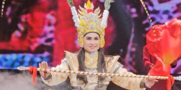 Bình Tinh hạnh phúc khi con trai Ngọc Cương lần đầu biểu diễn tuồng cổ