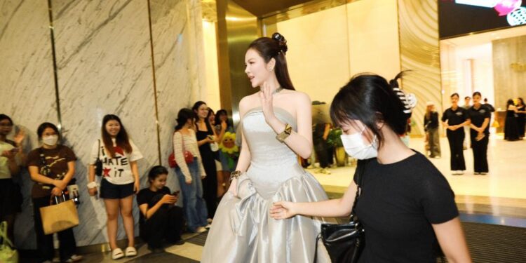 Lý Nhã Kỳ khoe dáng rực rỡ trên thảm đỏ TikTok Awards Việt Nam 2025, hé lộ hạnh phúc riêng