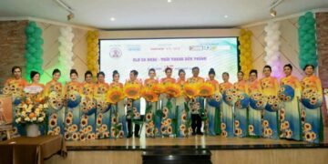 Dàn hoa, Á hậu và các khách mời nổi tiếng hội ngộ trong Lễ kỷ niệm 25 năm thành lập Câu lạc bộ Ca nhạc Thời trang- Bến Thành