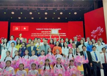 Đan Trường “chơi lớn”: Mang cả live concert “Dấu ấn thanh xuân” trực tiếp vào rạp chiếu phim cho khán giả tỉnh xa