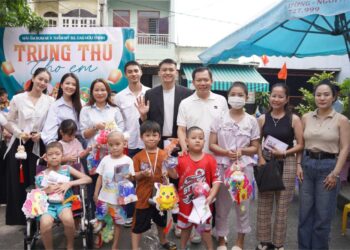 Dàn Hoa hậu – Á hậu Sen Vàng lan tỏa yêu thương mùa Trung thu 2025