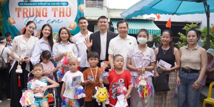 Dàn Hoa hậu – Á hậu Sen Vàng lan tỏa yêu thương mùa Trung thu 2025