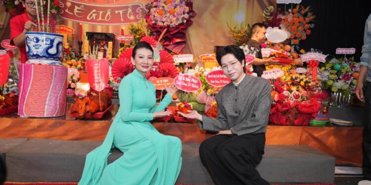 NS Quyền Linh, Ca sĩ Đức Phúc, Cát Tường, Hữu Quốc, Trần Tuấn Kiệt…thành tâm dâng hương, tri ân tổ nghiệp tại Nhà Hát Kịch Sân Khấu Nhỏ