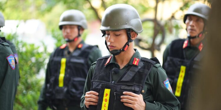 Binz, MONO ghi điểm bởi tinh thần xông xáo, nhiệt huyết trong Chiến sĩ quả cảm  –         