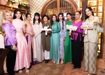 Trương Quỳnh Anh trở thành bà chủ quán chay