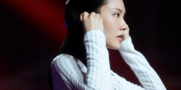 Hoa hậu Mai Phương thay đổi phong cách rõ rệt, sẵn sàng bước vào đường đua âm nhạc với album đầu tay