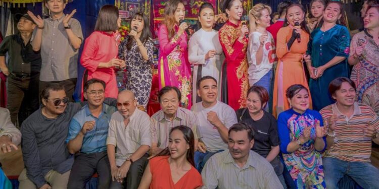 NSND Trịnh Kim Chi dùng 400 triệu tiền cúng Tổ để cứu trợ đồng bào bão Hualoi