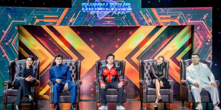 Producer Tuấn Mario ấn tượng trước chất giọng đặc biệt của Red, giám khảo Mỹ Lệ khuyên nam ca sĩ nên theo dòng nhạc phiêu