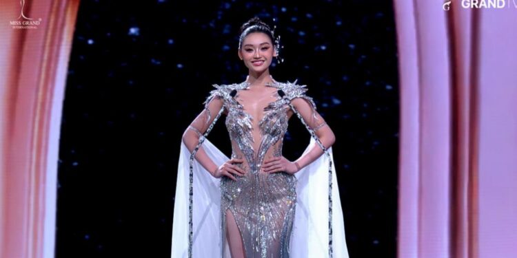 Bán kết Miss Grand International 2025: Hoa hậu Yến Nhi trình diễn áo tắm nóng bỏng, tỏa sáng trong trang phục dạ hội