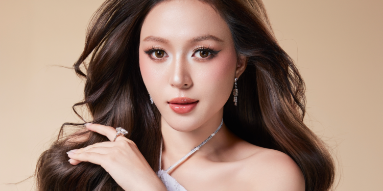 Ý nghĩa đầm dạ hội của Hoa hậu Kiều Duy tại bán kết Miss International 2025