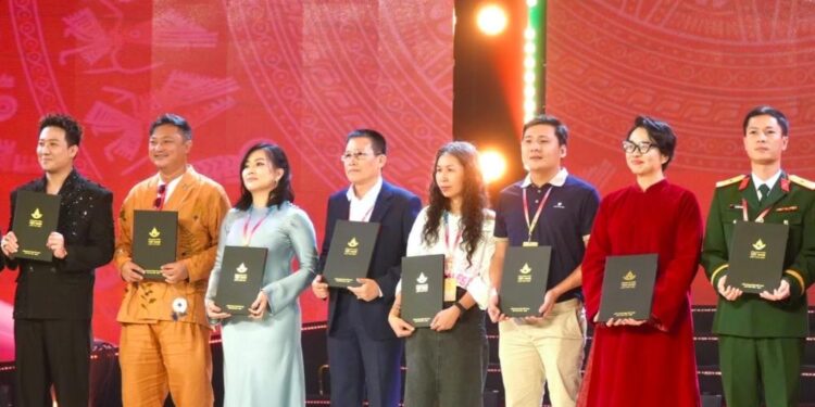 Sau “Địa Đạo”, “Mưa Đỏ”, Phim Tài Liệu “Chân Trời Rực Rỡ” của Hà Anh Tuấn tiếp tục được công nhận tại Liên Hoan Phim Việt Nam lần thứ XXIV