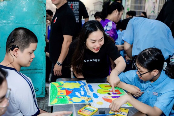 “Ươm mầm nụ cười” mang yêu thương đến Trường chuyên biệt Khiếm Thính Hy Vọng – TP. Hồ Chí Minh