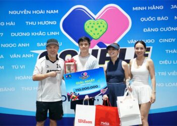 Minh Hằng “đọ sức” với tay vợt Top 20 Thế giới Lý Hoàng Nam
