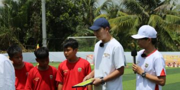 HLV Kim Sang Sik dành tâm huyết cho Cầu thủ nhí 2025, kỳ vọng sẽ có những Quang Hải, Duy Mạnh trong tương lai