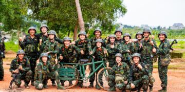 Nữ quân y” Diệu Nhi, Hậu Hoàng hoảng loạn khi thấy thương binh