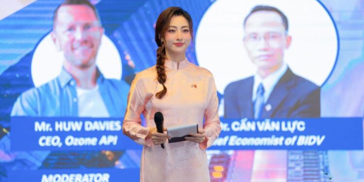    Lương Thuỳ Linh được “chọn mặt gửi vàng” cầm trịch MC tại Hội nghị cấp cao Vương Quốc Anh – Việt Nam