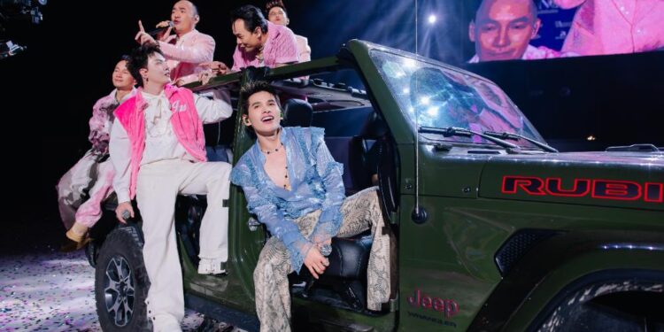 Gần 10.000 khán giả thăng hoa cùng Quốc Thiên trong Live Concert SKYNOTE 2025