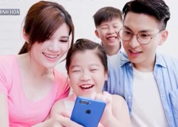 Câu Chuyện Cuộc Sống: Không nên lạm dụng ‘trợ lý ảo’ trong việc nuôi dạy con