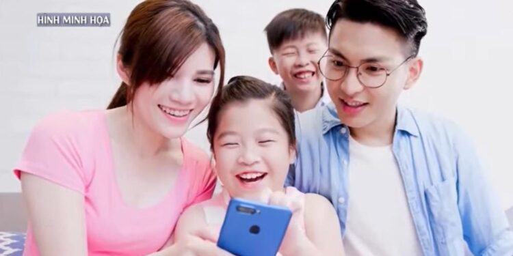 Câu Chuyện Cuộc Sống: Không nên lạm dụng ‘trợ lý ảo’ trong việc nuôi dạy con