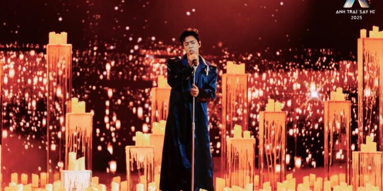 Ngô Kiến Huy khiến khán giả thổn thức với bản ballad ‘tuyệt đối điện ảnh’