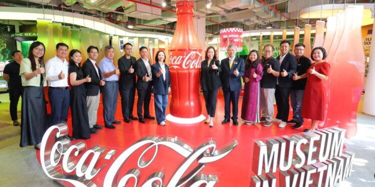 Công ty Coca-Cola Việt Nam xác lập kỷ lục Việt Nam với tác phẩm Nghệ thuật làm từ bao bì nhựa tái chế lớn nhất