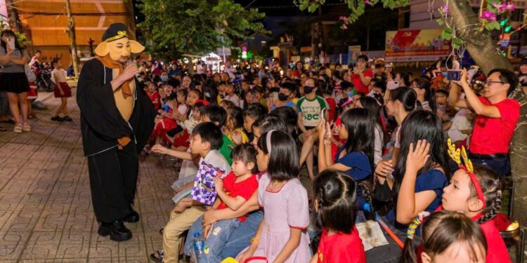 Ca sĩ Lương Chí Cường: Tôi muốn dùng giọng ca của mình để lan tỏa văn hóa Việt ra thế giới!