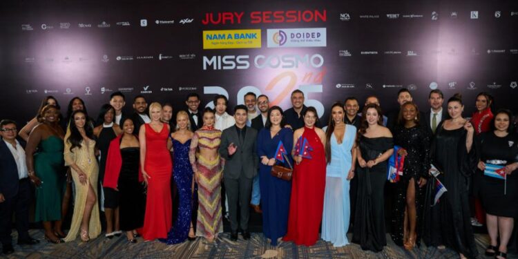 Hoa hậu Mai Phương khuấy động khán phòng Jury Session Miss Cosmo 2025, top 71 thí sinh tỏa sáng, thể hiện kỹ năng trình diễn trước hội đồng giám khảo