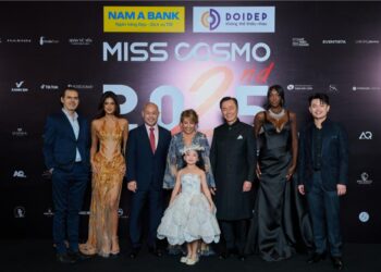 Á quân Cosmo Kid’s Star 2025 Lê Ngọc Như Ý được dàn Hoa hậu Quốc tế và Ban Giám khảo yêu mến tại Miss Cosmo 2025