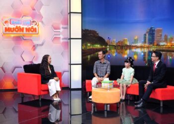 Điều Con Muốn Nói: Bé gái 8 tuổi mang bảng “cấm hút thuốc” lên truyền hình, thẳng thắn với ba một điều