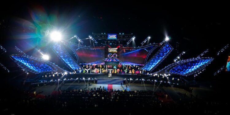 Hơn 70 Hoa Hậu Quốc Tế diện áo dài, đeo sash xuất hiện ấn tượng tại khai mạc Lễ Hội Trà Quốc Tế – World T.E.A Fest 2025