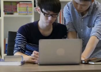 Câu Chuyện Cuộc Sống: Hệ lụy của tâm lý đám đông